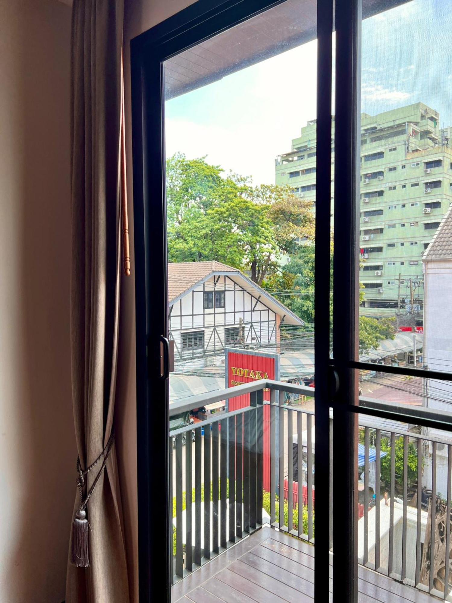 Yotaka Bangkok Hotel Экстерьер фото